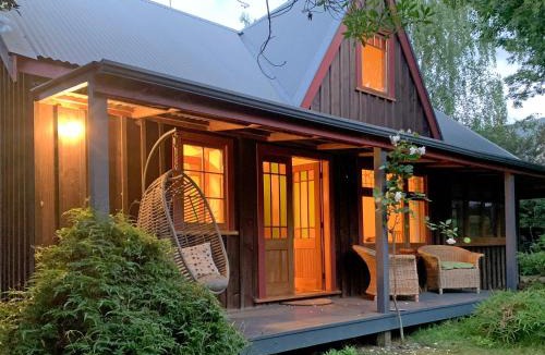 Brightwater Bed & Breakfast | Quail Farm, Colonial charm