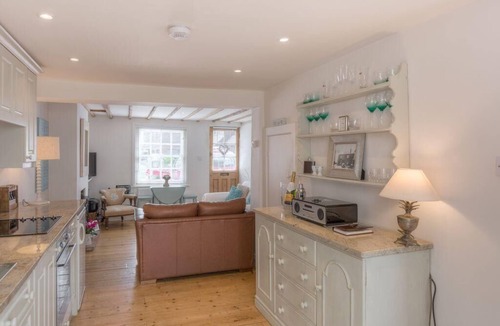 Arundel Cottage | Quaint and charming cottage in Arundel