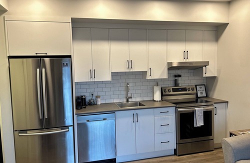 North End Apartment | Quick walk to Lakeside Boardwalk and Downtown shops & restaurants!