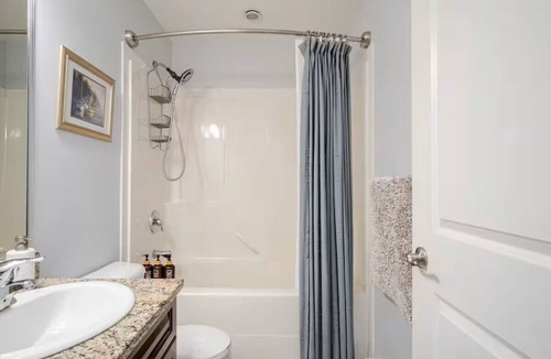 Victoria House | Quiet, Accessible Private Suite in View Royal, Near Victoria General Hospital