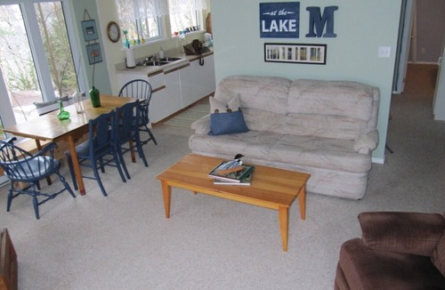 Feronia Cottage | Quiet and Prestine Four Mile Bay Family Cottage
