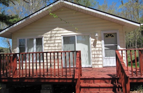 Feronia Cottage | Quiet and Prestine Four Mile Bay Family Cottage