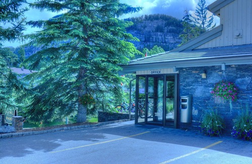 Banff Condo | Quiet, Bright, Cozy Banff Condo
