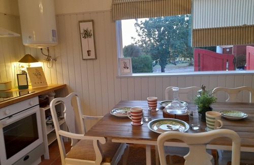Braga Cottage | Quinta da Maínha. 4 bedrooms, 3 bathrooms, lgardens and 2 pools. Pets allowed !