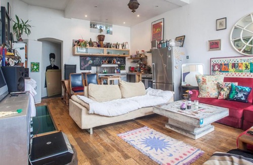 Hackney Downs Apartment | Quirky Antique Apartment in Trendy Clapton