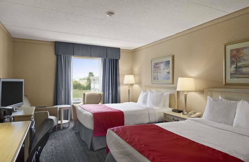 Trenton Hotel | Ramada by Wyndham Trenton