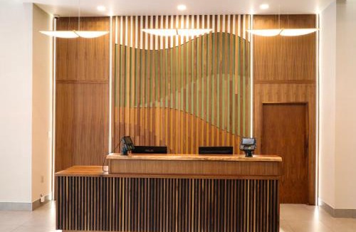 District Saint - Raymond - Vanier Hotel | Ramada Plaza by Wyndham Gatineau/Manoir du Casino