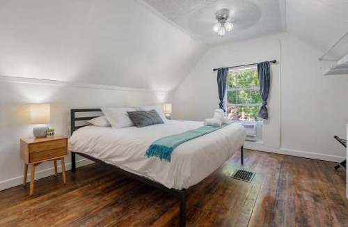 Drumheller House | Raptor Retreat Family