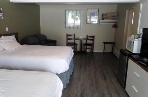 Trail Hotel | Ray Lyn Motel