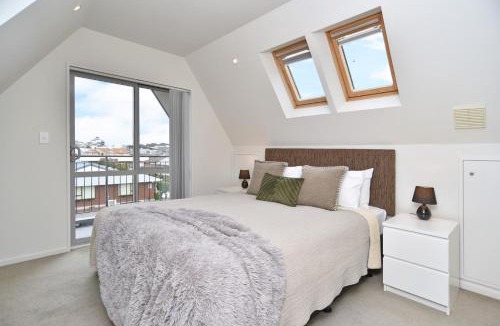 Riccarton House | Regents 94 - Christchurch Holiday Homes
