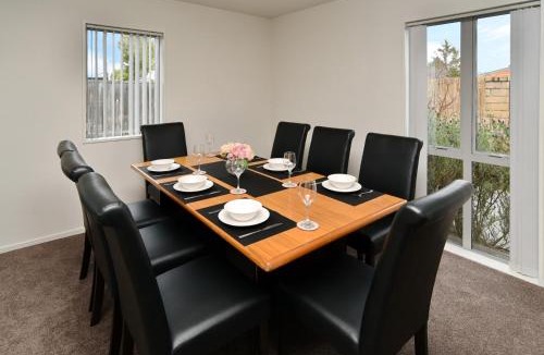 Riccarton House | Regents 94 - Christchurch Holiday Homes