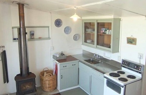 Glenburn House | Relax and unwind in this little cute bach.