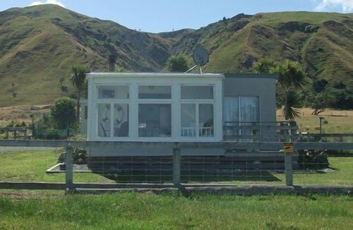 Glenburn House | Relax and unwind in this little cute bach.