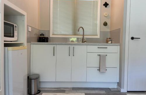 Thames Apartment | Relax in the Garden Suite