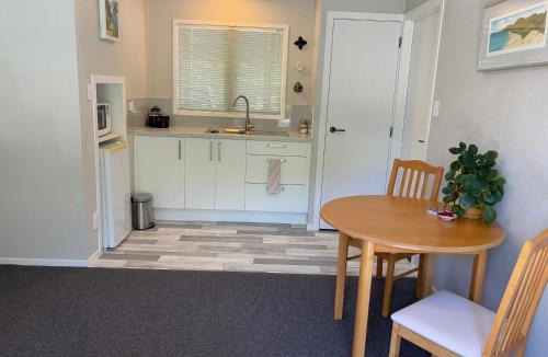 Thames Apartment | Relax in the Garden Suite