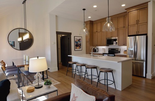 River Run Condo | Remodeled 2BR/3BA River Run Luxe Vaulted Ceilings Washer/Dryer Sleeps 8
