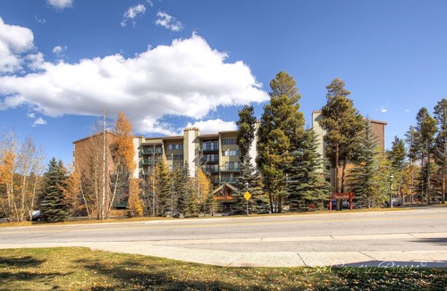 Peak 9 Condo | Remodeled Kitchen & Bath, Views, Wi-Fi, Garage Parking, Onsite Hot Tubs TE504