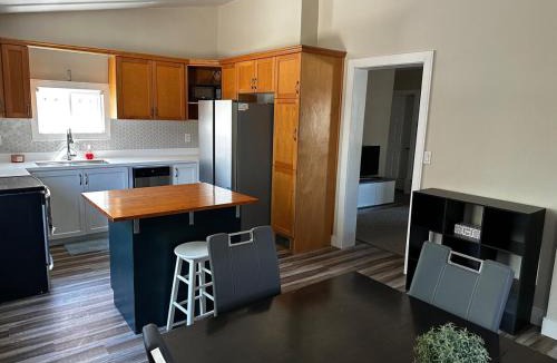 Gibson Apartment | Renovated 2 bdrm apartment in central Hamilton