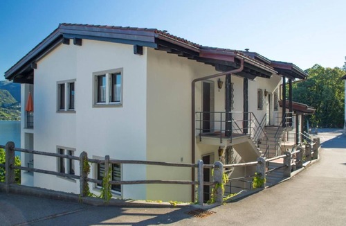 Vira Apartment | Residenza Viramonte - Casa Cecilia, Wohnung 27 by Interhome