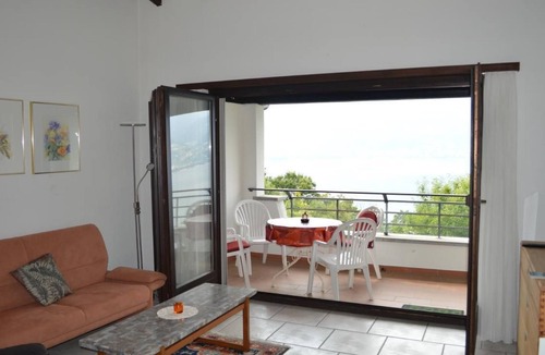 Vira Apartment | Residenza Viramonte, Casa Daniela, Wohnung 37 by Interhome