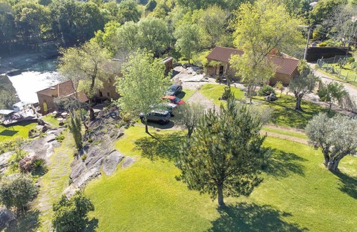 Lanhelas Villa | River Beach Loft · Bob Dylan at the Watermill