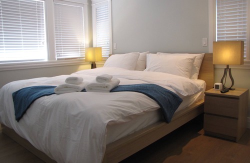 District of North Vancouver Bed & Breakfast | Riverfront Bed and Breakfast