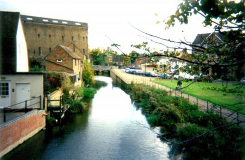 St Neots House | River House 2BR 1 bathroom downstairs toilet Parking St Neots Town Centre