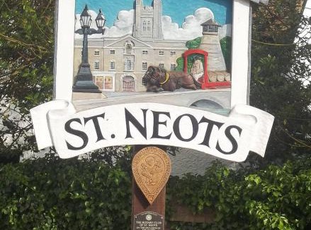 St Neots House | River House 2BR 1 bathroom downstairs toilet Parking St Neots Town Centre