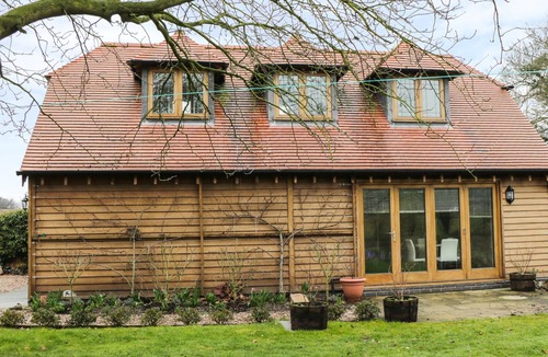 Cuckney Cottage | RIVERSIDE LODGE, with a garden in Cuckney