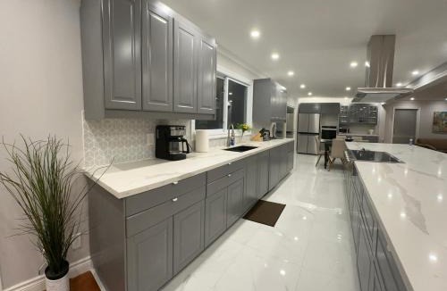Foxboro House | Riverside stylish four bedroom house
