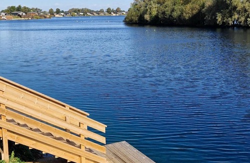 Frognall Apartment | Rolo's Lakeside Lodge With Hot Tub & Hi-Speed Wifi