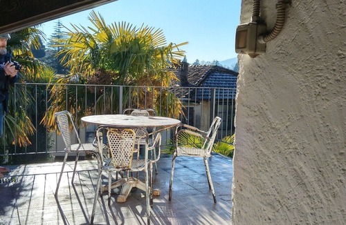 Cerro Apartment | Romantic Attic Retreat with Panoramic Terrace, Steps from the Lake