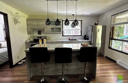 Saint-Magloire Ski Chalet | Romantic Escape with Spa - Eau Petit Chalet