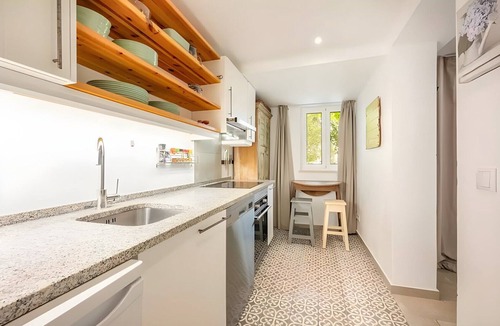Praia das Macas Apartment | Romantic Studio - One Bedroom Apartment, Sleeps 2