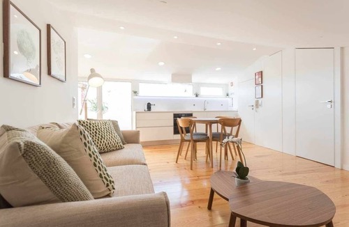 Principe Real Apartment | Rooftop Flat With Terrace & Amazing Sunset Views!