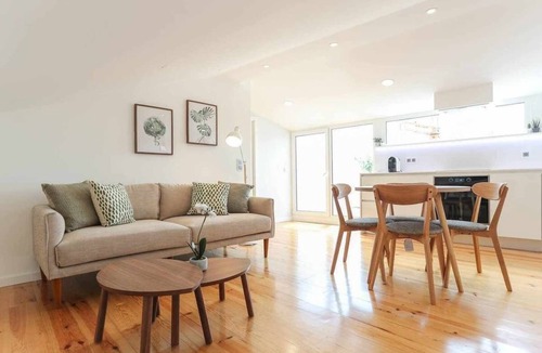 Principe Real Apartment | Rooftop Flat With Terrace & Amazing Sunset Views!