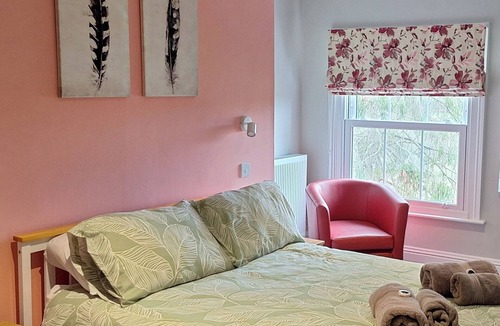 Cranleigh House | Room-comfortable Double Room With Bath