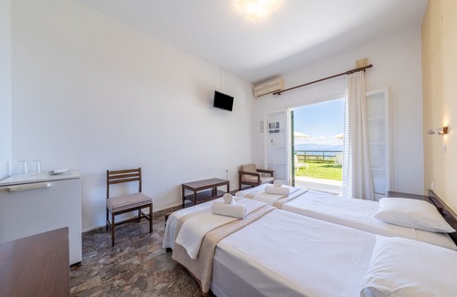 Benitses Apartment | Room 'Garden View 1' with Private Terrace, Wi-Fi and Air Conditioning