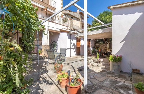 Conques Apartment | Room 'Habitación Doble' with Mountain View, Wi-Fi and Air Conditioning