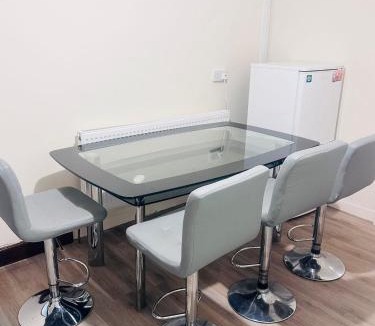 Headington House | Room Near Brookes University and Oxford Hospitals, H