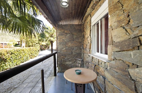Armamar Apartment | Room 'Quarto 9 - Gojim Casa Rural' with Mountain View, Shared Pool and Wi-Fi