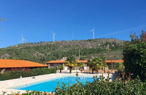 Armamar Apartment | Room 'Quarto 9 - Gojim Casa Rural' with Mountain View, Shared Pool and Wi-Fi