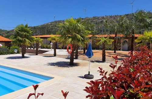 Armamar Apartment | Room 'Quarto 9 - Gojim Casa Rural' with Mountain View, Shared Pool and Wi-Fi