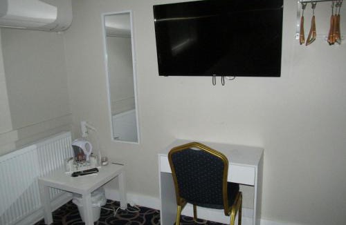 Desborough Hotel | Rooms at The Ritz Complex
