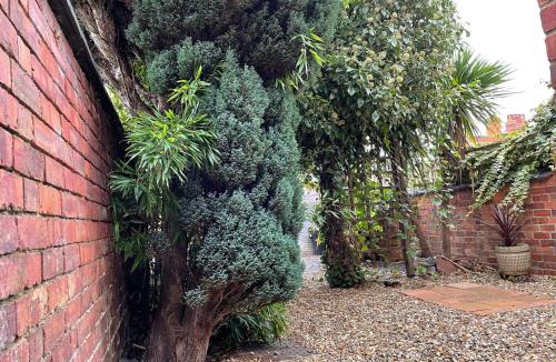 Wolverton Bed & Breakfast | Rooms In A Victorian Comfortable 4-bedroom house in Milton Keynes Rooms Not En-suites