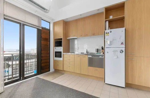 Eden Terrace Apartment | Roomy Loft with Free Parking by Zodiak Stays