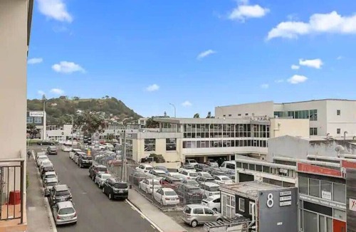 Eden Terrace Apartment | Roomy Loft with Free Parking by Zodiak Stays