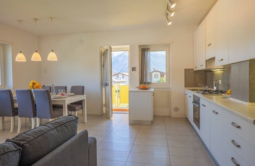 Colico Piano Apartment | Rose Gialla Pastella Holiday Apartment with Pool