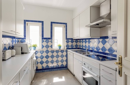 Estoril Apartment | Royal Hideaway – Estoril 2BR Pool Retreat