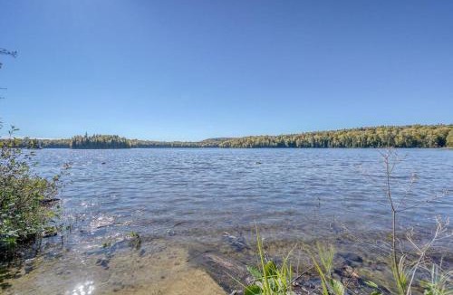 Nominingue House | Rustic Cottage by the Lake